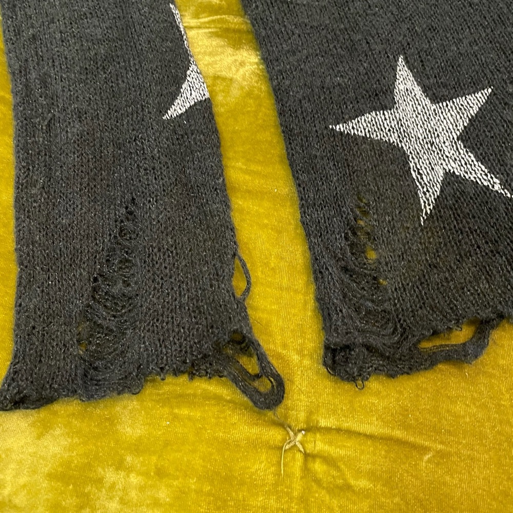 Black Star Ragged Sweater - Picture 3 of 4